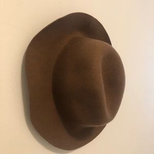 Millitage felt brimmed hat